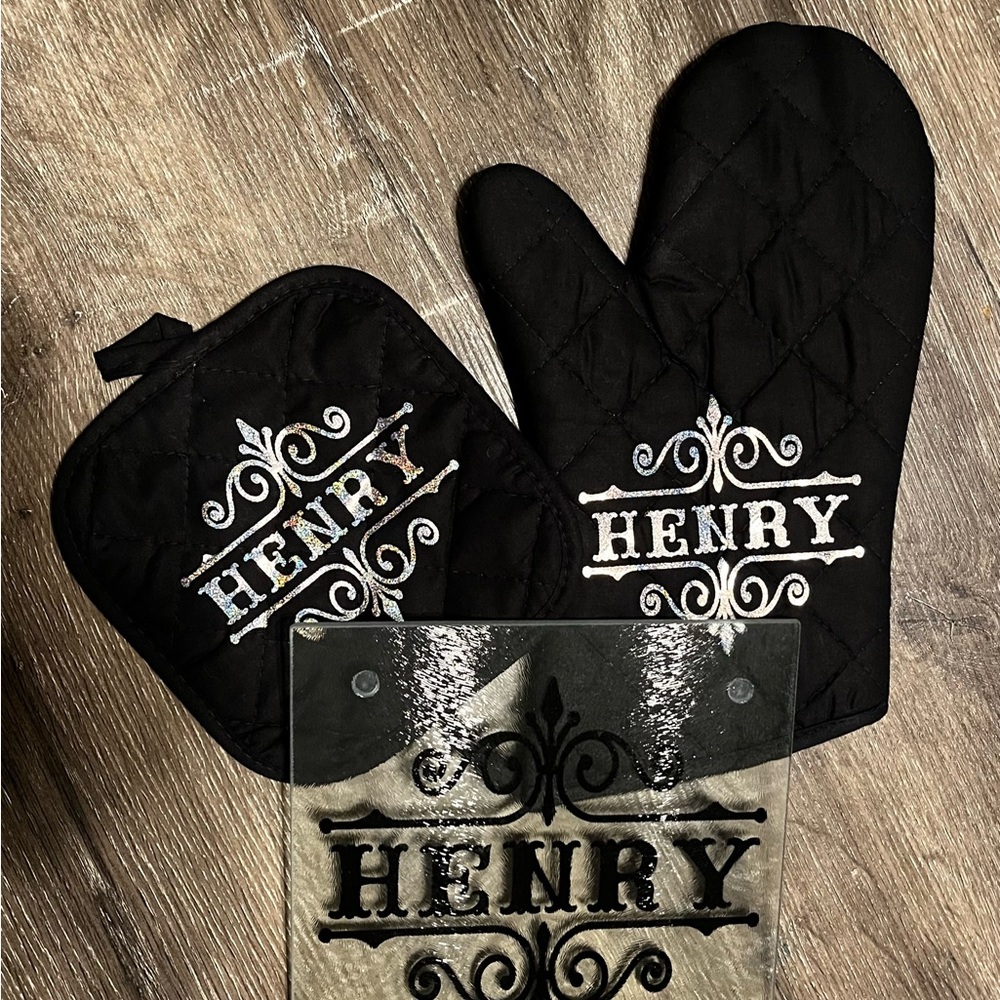 Personalized Glass cutting board, oven mitt, and pot holder set